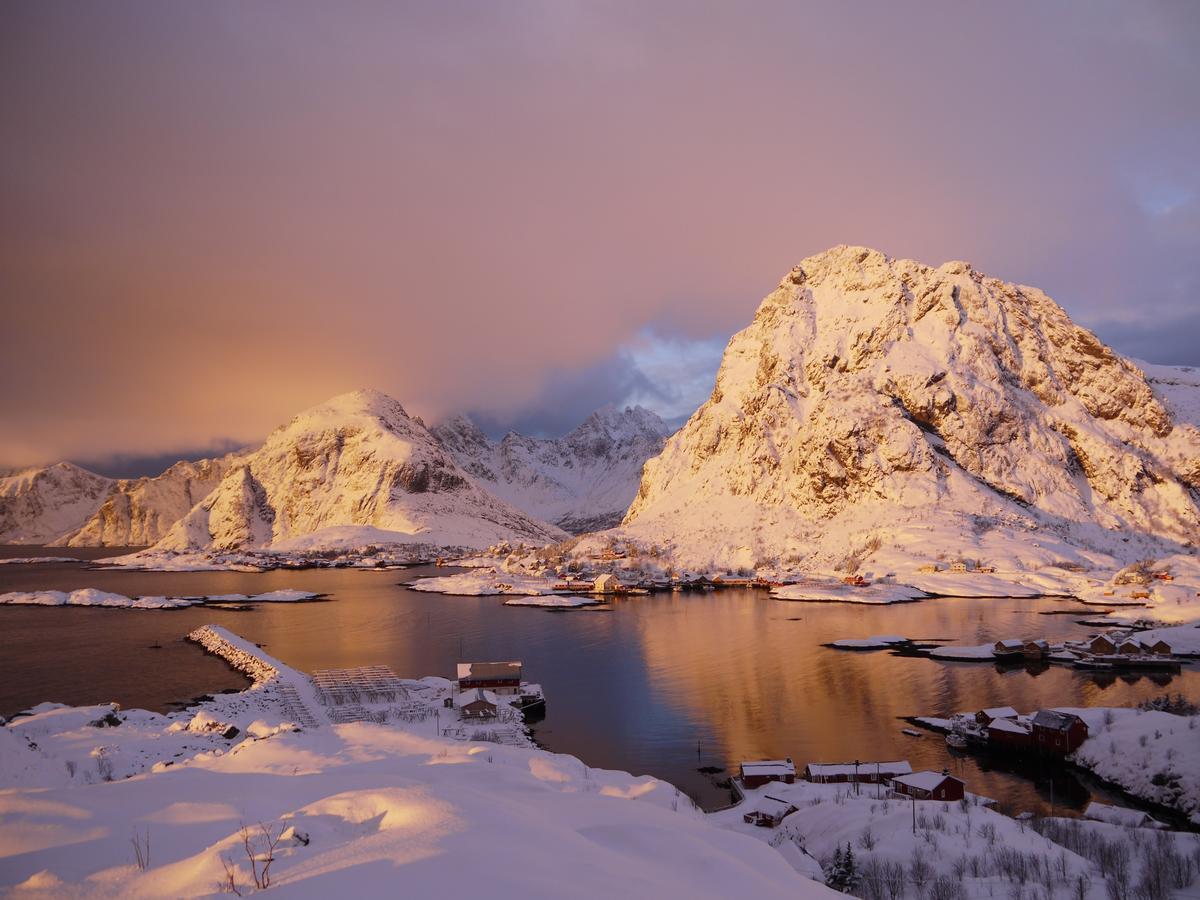 Lofoten Planet Basecamp Sørvågen Exterior foto